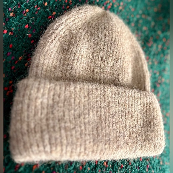 ?HAT ATTACK??NWOT?Eco Cuff Beanie in Taupe main image 13